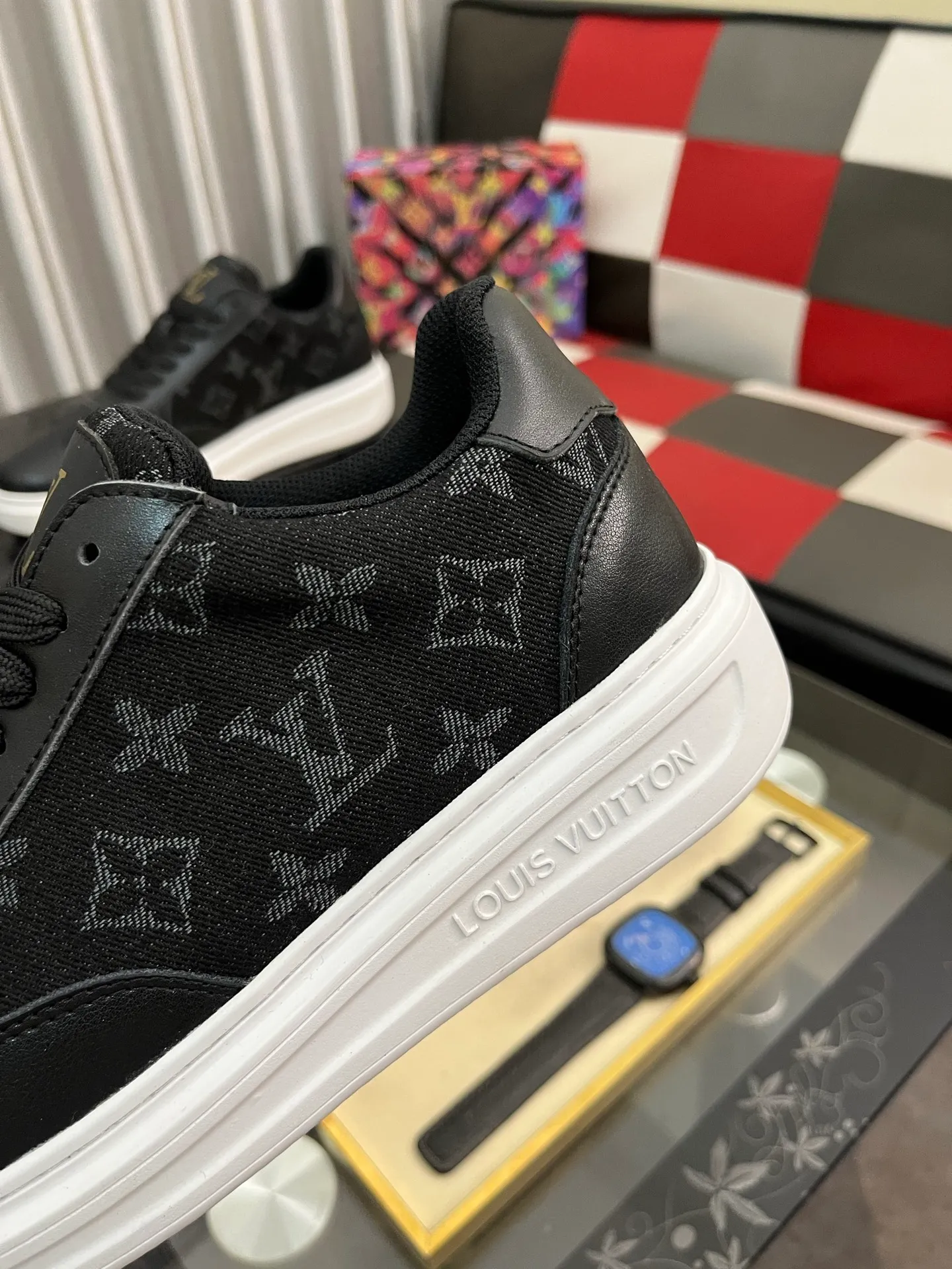 Men's shoes 💰540⌚️⌚️ Louis vuitton/LV Louis Vuitton 》Original quality.~ Unique modern style sneakers. 🏃A must-have casual shoe for trendy men😍😍 Original brand imported from Italy, imported original leather, sheep lining (refuses to discolor and grind feet) Sole: Original sole provided by the original factory, French lazy style design ⚠️Fit to the feet, original quality, super comfortable original sole. Code number: 38-445️⃣Colors available